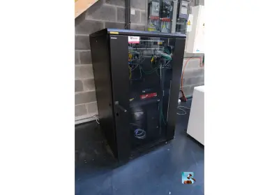 Serverrack zonder inhoud – kavel bij Clicpublic, Les Bons Villers