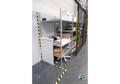 Set van metalen planken – kavel bij Clicpublic, Les Bons Villers