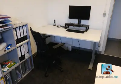 Kantoormeubilair met IT – kavel bij Clicpublic, Les Bons Villers