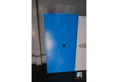 metalen kast – kavel bij Clicpublic
