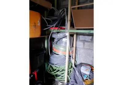 Set kabels en mantels – kavel bij Clicpublic, Forchies