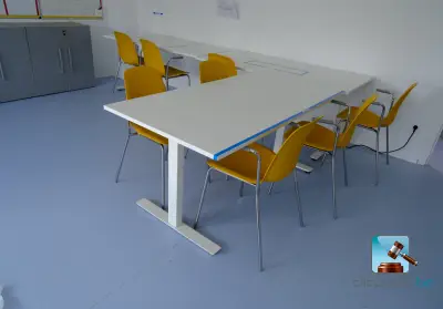 Set tafels en stoelen – kavel bij Clicpublic