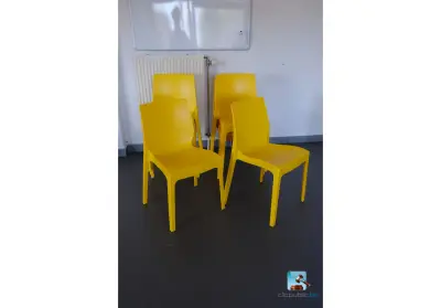 Set van stoelen – kavel bij Clicpublic, Les Bons Villers