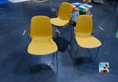 Set van stoelen – kavel bij Clicpublic, Les Bons Villers