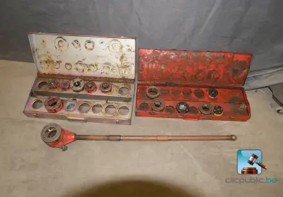 Handmatige inrijgmachine – kavel bij Clicpublic