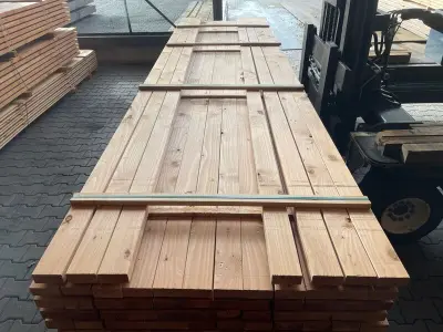 Ca. 43x Douglas Balken Geschaafd, 40x90mm, lengte 430cm – kavel bij Onlineveilingmeester