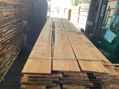 Ca. 33x Douglas Onbekantrechte Schaaldelen, 22x200-250mm, lengte 400cm – kavel bij Onlineveilingmeester