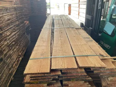 Ca. 33x Douglas Onbekantrechte Schaaldelen, 22x200-250mm, lengte 500cm – kavel bij Onlineveilingmeester