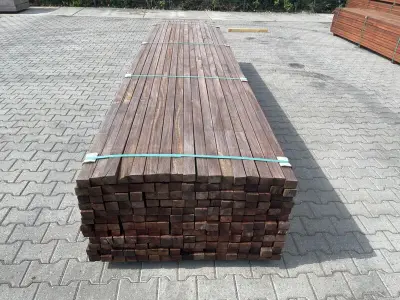 Ca. 102x Hardhouten Onderliggers Geschaafd, 42x57mm, lengte 395cm – kavel bij Onlineveilingmeester