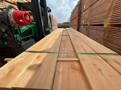 Ca. 120x Douglas Planken Fijnbezaagd, 22x200mm, lengte 300cm – kavel bij Onlineveilingmeester