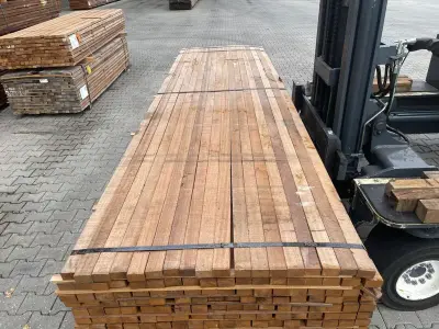 Ca. 162x Guyana Teak Latten Fijnbezaagd, 31x50mm, lengte 335cm – kavel bij Onlineveilingmeester