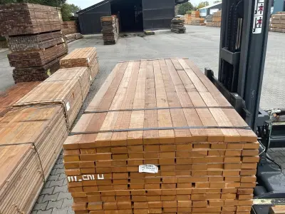 Ca. 204x Guyana Teak Planken Fijnbezaagd, 31x80mm, lengte 91/215cm, 17/245cm, 12/275cm, 84/305cm – kavel bij Onlineveilingmeester