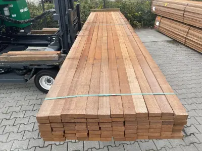 Ca. 84x Guyana Teak Planken Fijnbezaagd, 31x80mm, lengte 520cm – kavel bij Onlineveilingmeester