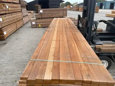 Ca. 204x Guyana Teak Planken Fijnbezaagd, 31x80mm, lengte 25/400cm, 83/430cm, 96/460cm – kavel bij Onlineveilingmeester