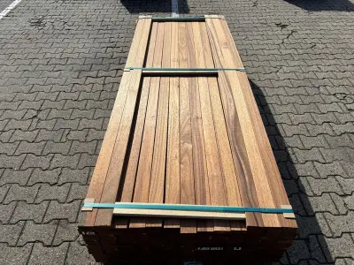 Ca. 187x Guyana Teak Planken Geschaafd, 25x70mm, lengte 245cm – kavel bij Onlineveilingmeester