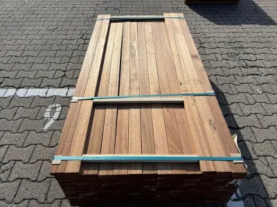 Ca. 185x Guyana Teak Planken Geschaafd, 25x70mm, lengte 185cm – kavel bij Onlineveilingmeester