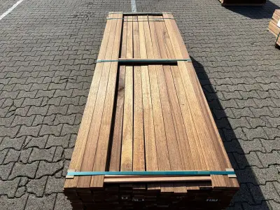 Ca. 187x Guyana Teak Planken Geschaafd, 25x70mm, lengte 275cm – kavel bij Onlineveilingmeester