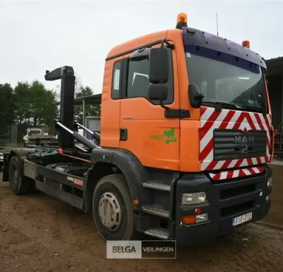 MAN vrachtwagen met WAF containersysteem – kavel bij Belga Veilingen