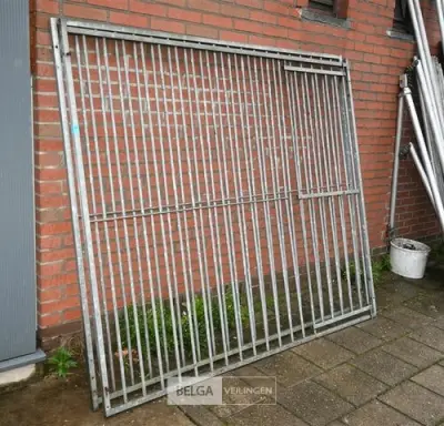 2 panelen hekwerk hondenhok – kavel bij Belga Veilingen