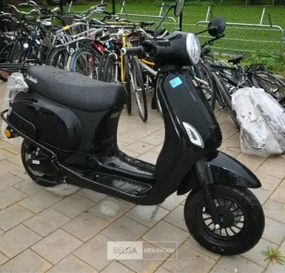 Elektrische scooter LA SOURIS – kavel bij Belga Veilingen