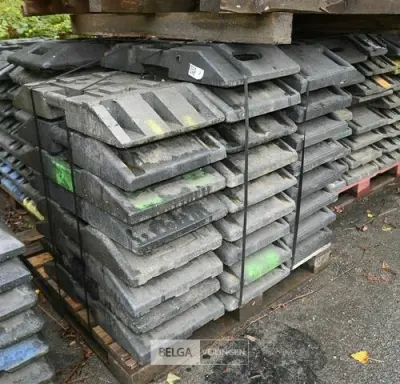 Partij kunststof voetplaten – kavel bij Belga Veilingen, Materialen En Toestellen