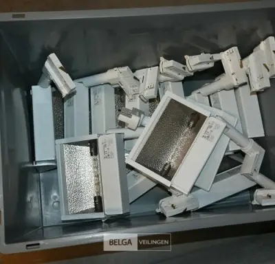 Partij ZUMTOBEL halogeen breedstralers – kavel bij Belga Veilingen, Museum M