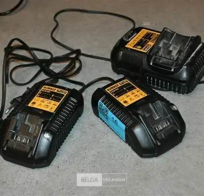 3 x DEWALT batterijlader – kavel bij Belga Veilingen, Museum M