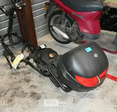 Frame van scooter – kavel bij Belga Veilingen, Scooters