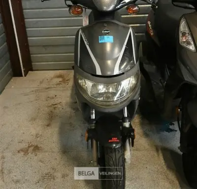 Scooter KEEWAY – kavel bij Belga Veilingen, Scooters