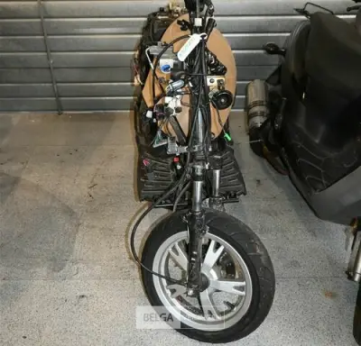 Wrak scooter PEUGEOT – kavel bij Belga Veilingen, Scooters