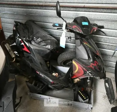 Scooter wrak – kavel bij Belga Veilingen, Scooters