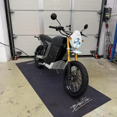 1 Elektromotorrad Black Tea – kavel bij Schwarzfischer Auktionen, Frage