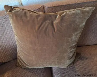 Sierkussen Severo Camel - 60x60cm – kavel bij ProVeiling, Wehl