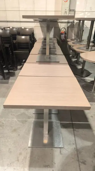 14 rechthoekige tafels van bruin hout met middenpoot (80x64) – kavel bij Auctionline, Anderlecht