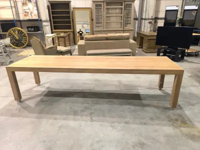 Een rechthoekige tafel van bruin hout (290x80x hoogte 73) - A – kavel bij Auctionline, Anderlecht