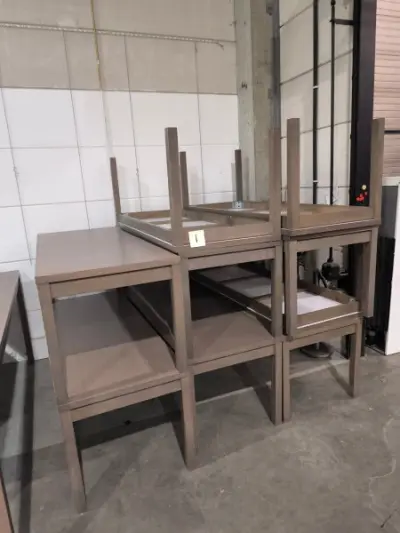 9 rechthoekige tafels van bruin hout (220x80xht 75) - I – kavel bij Auctionline, Anderlecht
