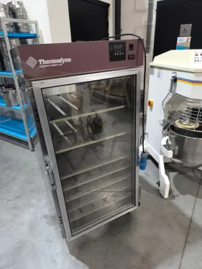 Een professionele warmhoudkast THERMODYNE (74x66x125) – kavel bij Auctionline, Anderlecht