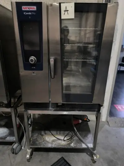 Een professionele combi-oven (stoom, hetelucht en een combinatie van beide) van roestvrij staal, RATIONAL I-COMBI PRO, op een onderstel met wieltje… – kavel bij Auctionline, Anderl