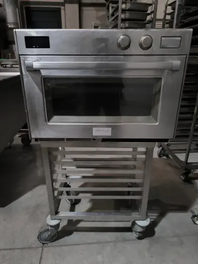 Een professionele PANASONIC-magnetron op een onderstel met wieltjes (65x50x115) – kavel bij Auctionline, Anderlecht