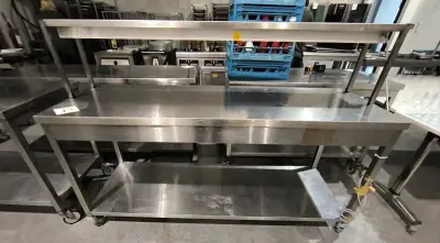 Een roestvrijstalen werktafel met warmhoudfunctie op wieltjes (190x70x90) - D – kavel bij Auctionline, Anderlecht