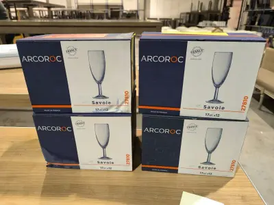 Een set van 4 x 12 champagneglazen van ARCOROC – kavel bij Auctionline, Anderlecht