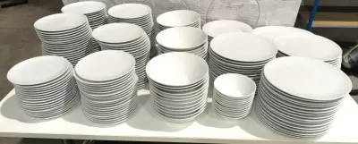 Een set witte borden (vlak, diep en klein) van SCHONWALD – kavel bij Auctionline, Anderlecht