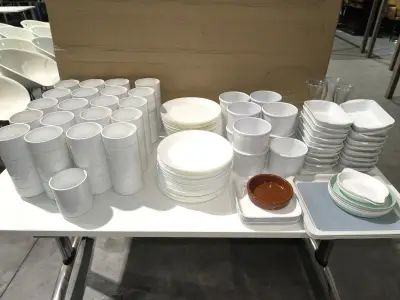 Een set divers serviesgoed – kavel bij Auctionline, Anderlecht