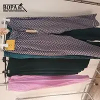 Damesbroeken en rok L en XL. 4 stuks – kavel bij BOPA Auctions, Ieper