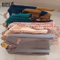 Blouses, kleedje en trui maat S. 5 stuks – kavel bij BOPA Auctions, Ieper
