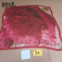 Zijden sjaal Yves Saint Laurent – kavel bij BOPA Auctions, Hooglede