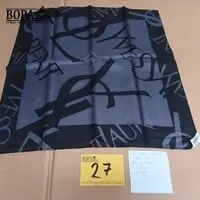 Zijden sjaal Yves Saint Laurent – kavel bij BOPA Auctions, Hooglede