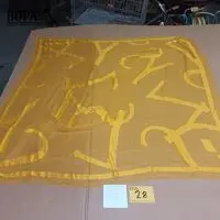 Zijden sjaal Yves Saint Laurent – kavel bij BOPA Auctions, Hooglede