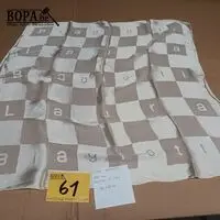 Zijden sjaal Laura Biagiotti – kavel bij BOPA Auctions, Hooglede