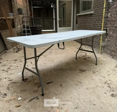Partytafels op kar (±20 st) – kavel bij Belga Veilingen